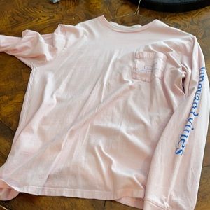 Vineyard vine tshirt